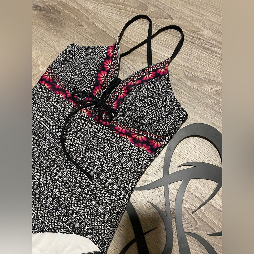 Kona Sol Lace Up One Piece Swimsuit Black White Floral Trim Bathing Suit | Small - Picture 3 of 4